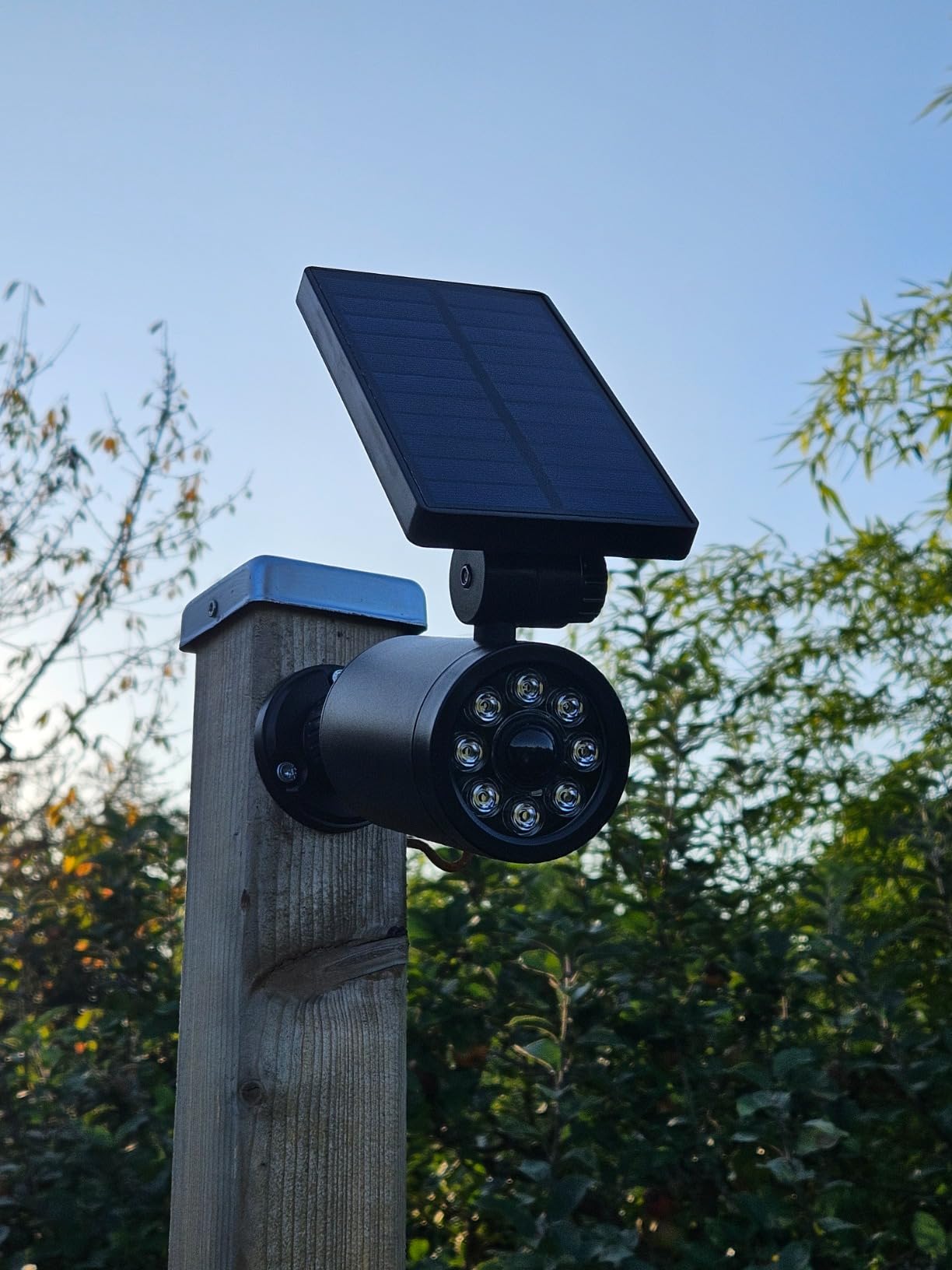 Maclean Solar Kamera-Attrappe IP44 mit LED 1 Stück