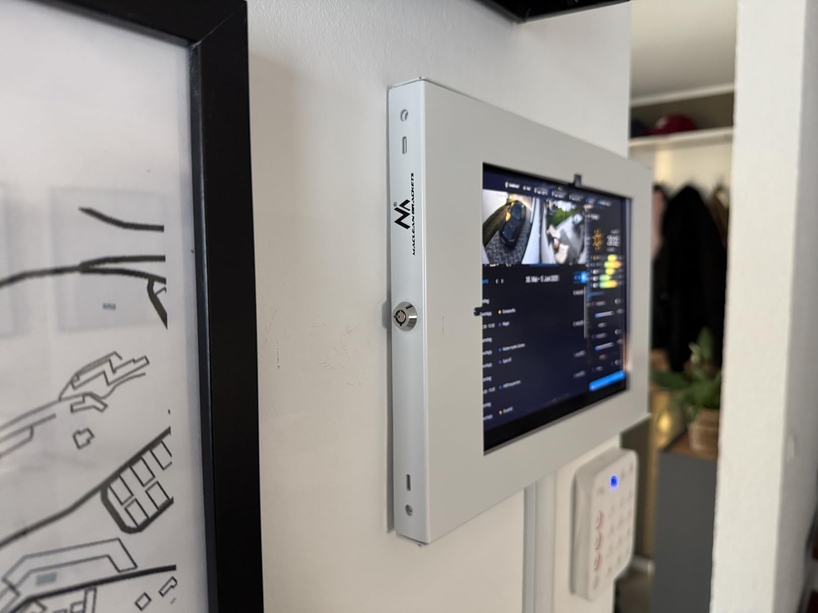 Maclean MC-474 Tablet-Wandhalterung weiß 9,7-11" Diebstahlschutz