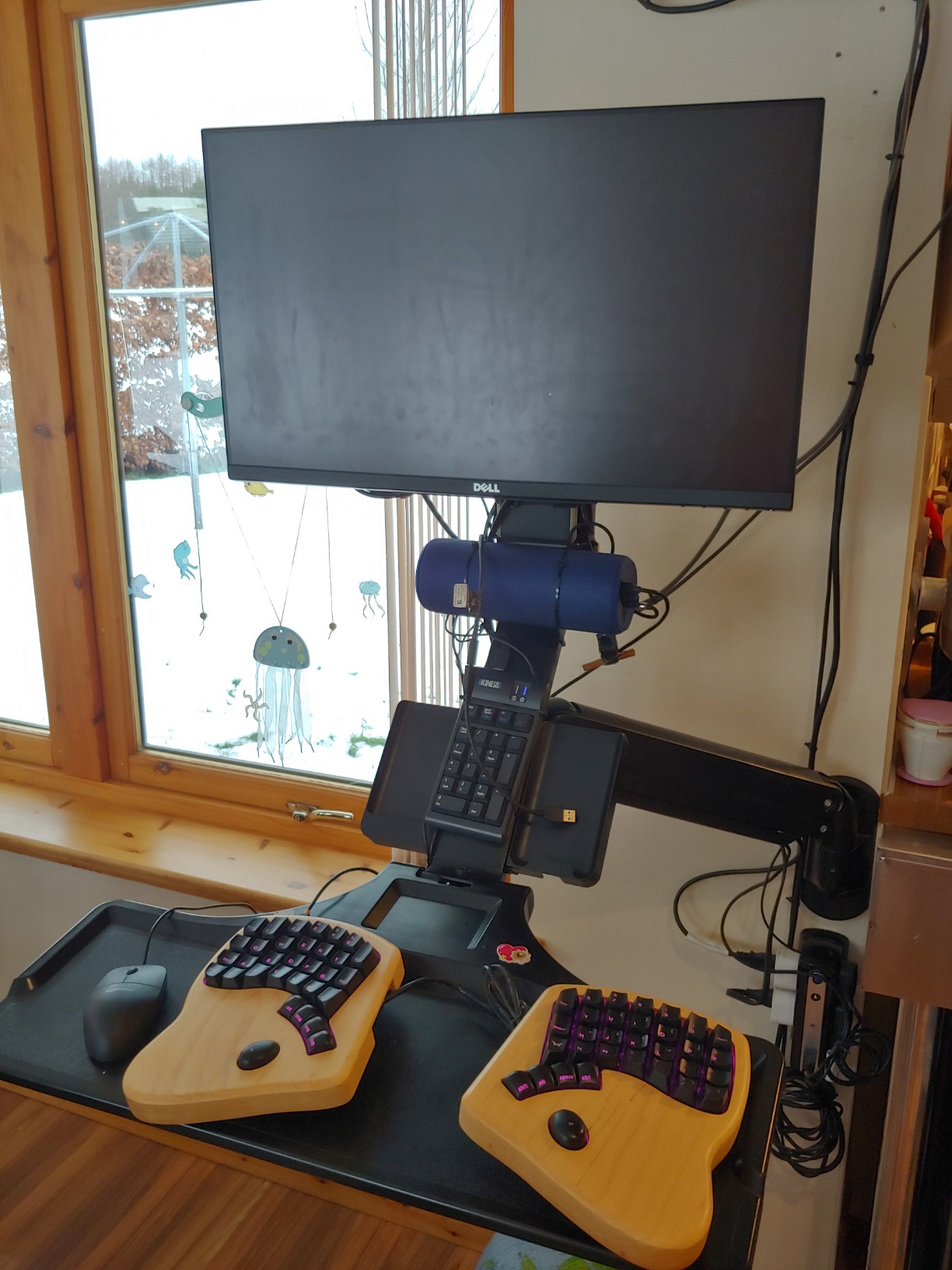 Maclean MC-838 Monitor Wandhalterung 17-32 Zoll 3-in-1 mit Tastaturablage