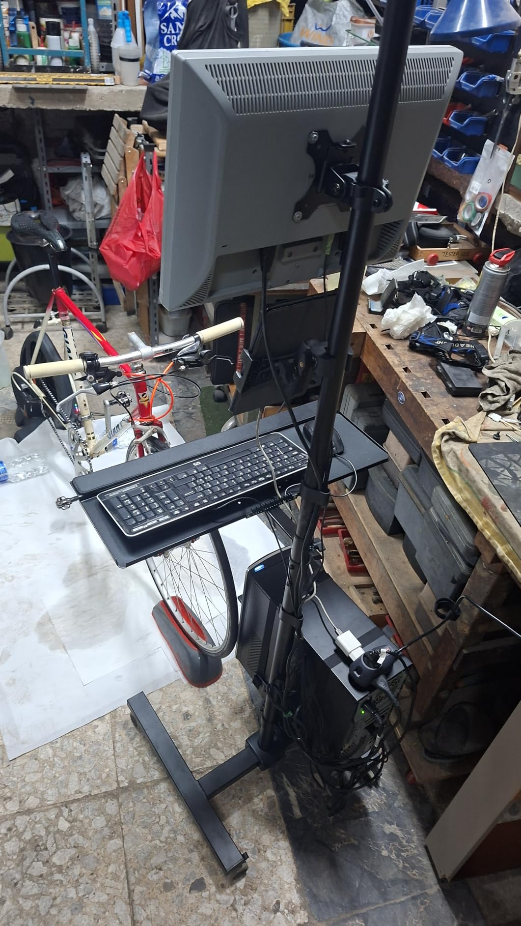 Maclean MC-793 Monitor Rollwagen 17-32 Zoll Schwarz VESA