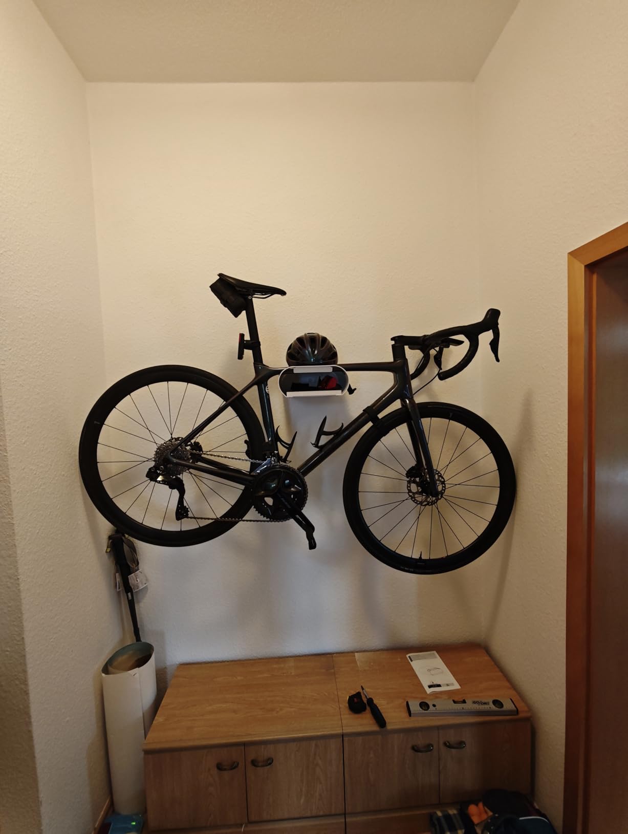 Maclean MC-466 Fahrrad-Wandhalterung 25kg Holzablage