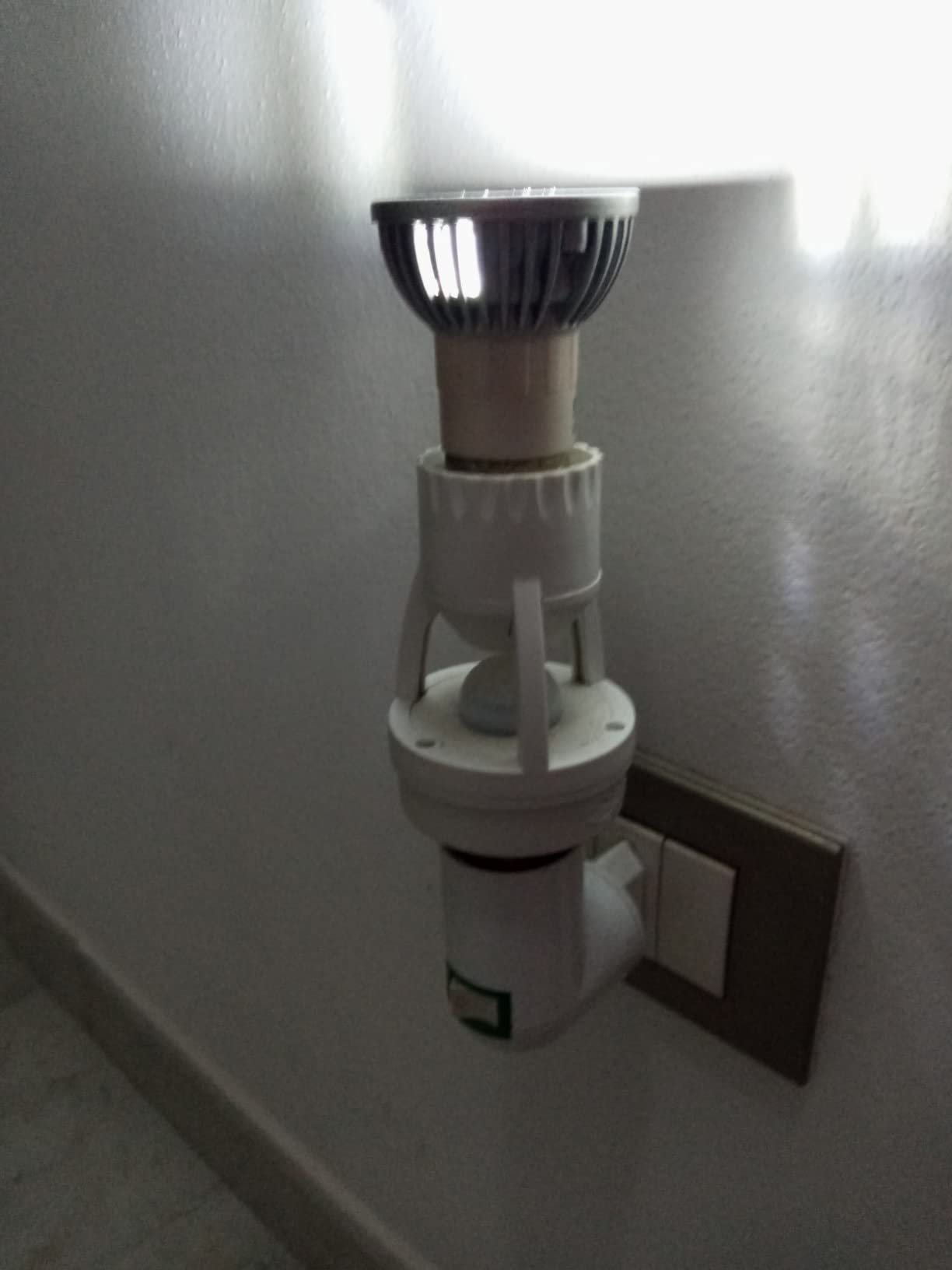 Maclean Energy MCE24 Lampenfassung E27 360° PIR weiß