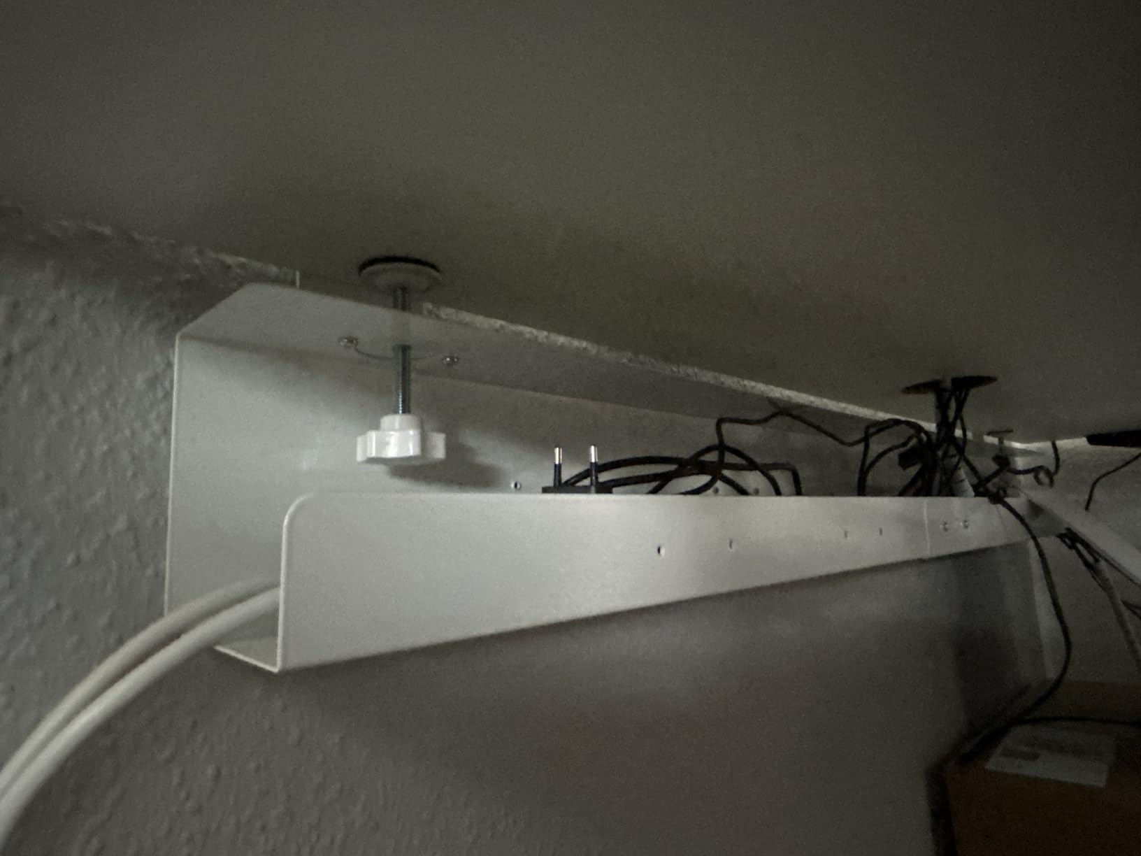Maclean Brackets MC-333 Untertisch Kabel-Organizer 120 cm 5 kg