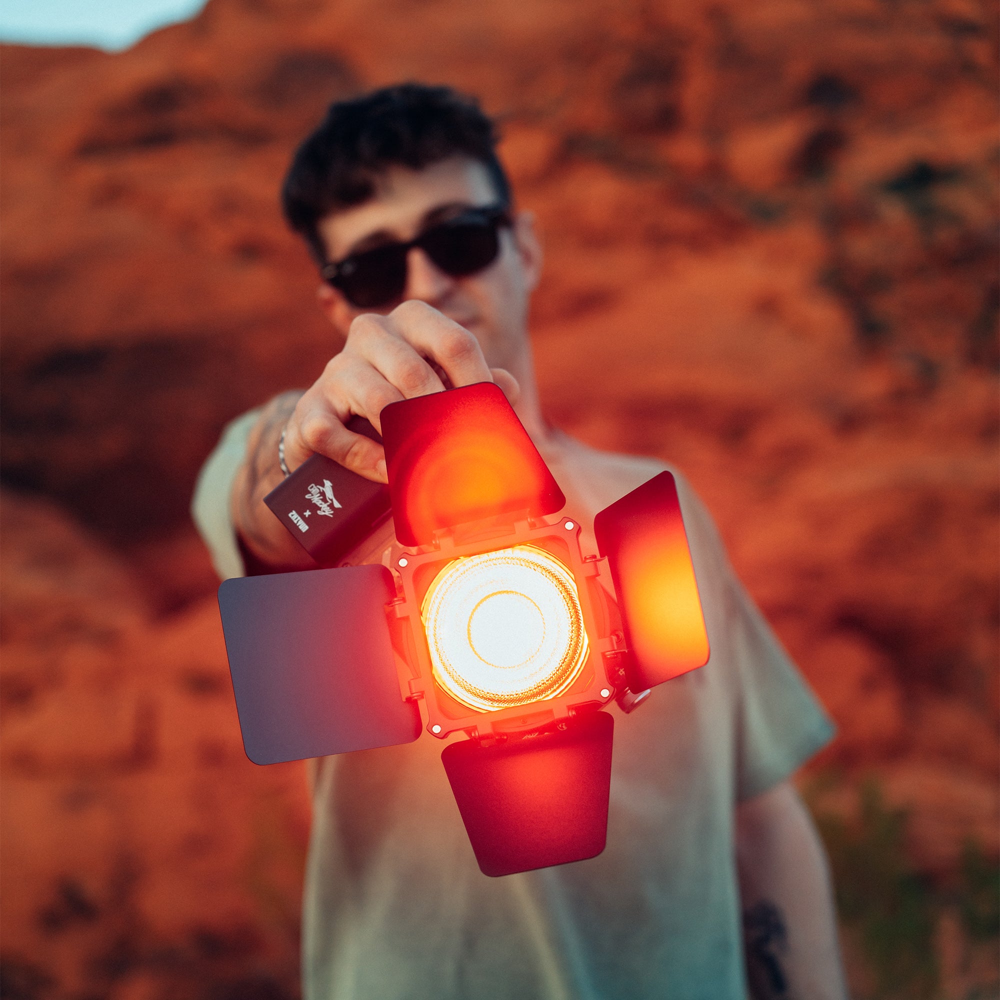 Zhiyun MOLUS X100 RGB Videoleuchte 100W schwarz Standard