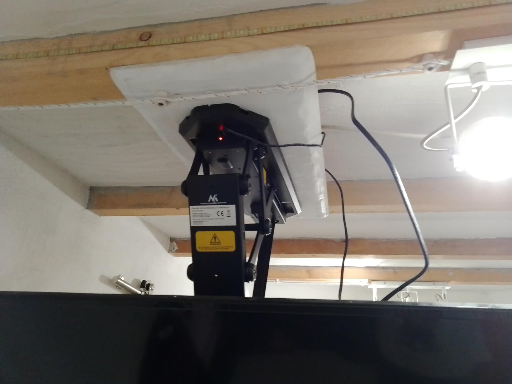 Maclean Energy TV-Deckenhalterung 32-70 Zoll elektrisch 35 kg
