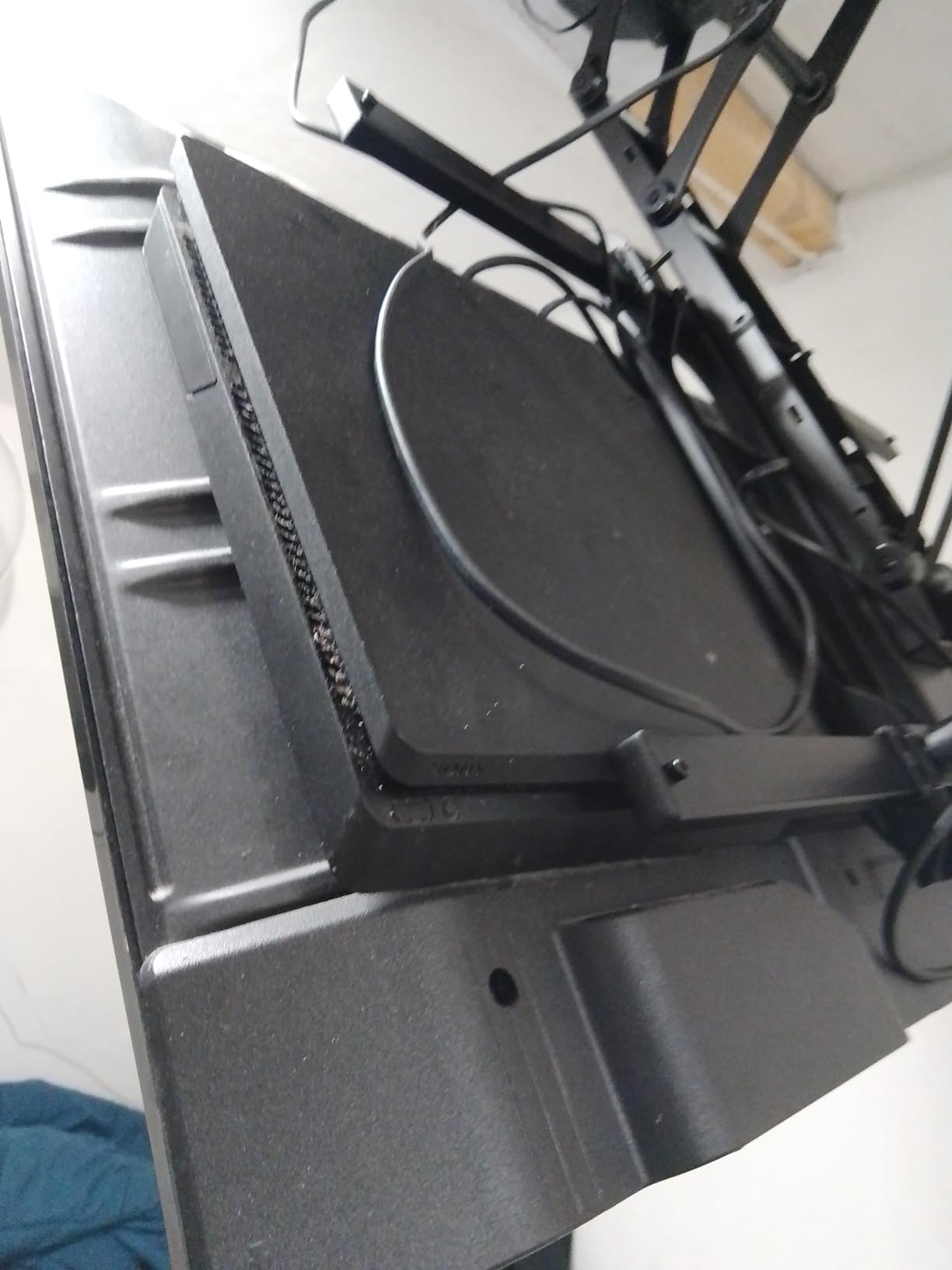 Maclean Energy TV-Deckenhalterung 32-70 Zoll elektrisch 35 kg