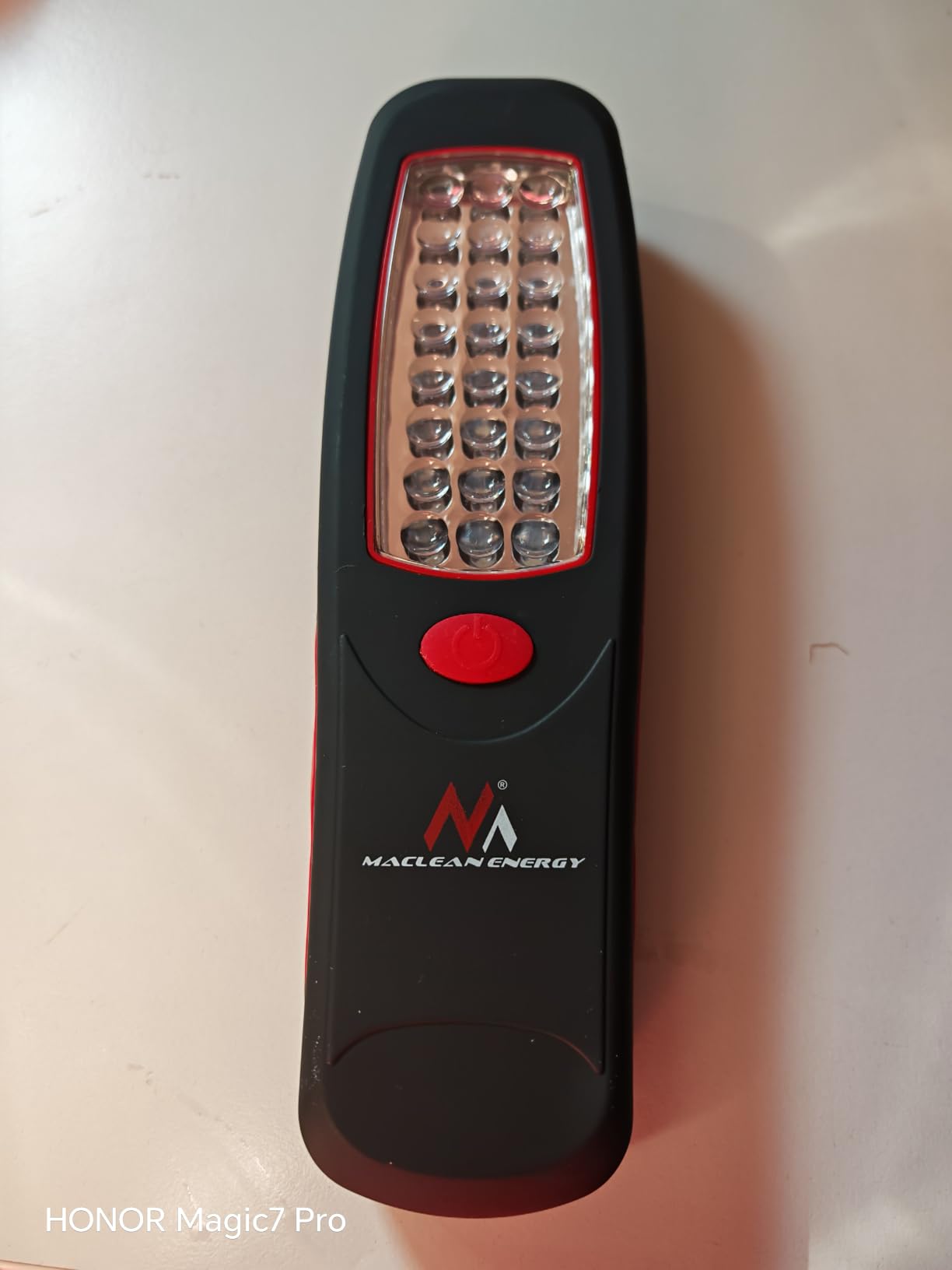 Maclean Energy Werkstattlampe 24 LED mit Magnet und Haken Schwarz